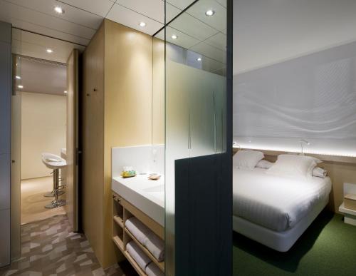 Ako Suites Hotel - image 14