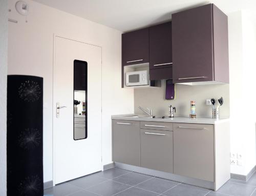 Kitchen, Le Campus in Cimiez