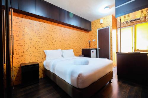Hotels Near Lesehan Gurame Jakarta Best Hotel Rates Near - 