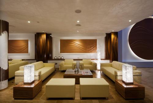 Ako Suites Hotel - image 7