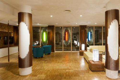 Ako Suites Hotel - image 10