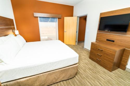 Holiday Inn Express & Suites Las Vegas SW Springvalley, an IHG Hotel