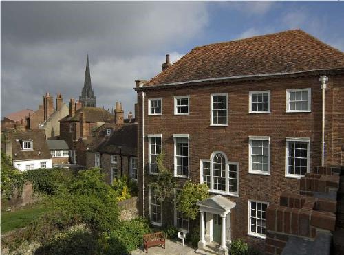 East Pallant Bed and Breakfast, Located in Large Georgian Townhouse in Central Chichester 1