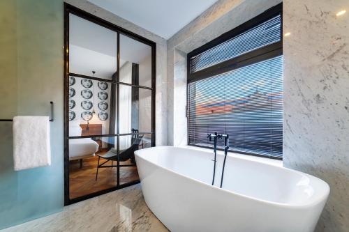 浴室, 希奧塔精品酒店@魯斯塔韋利  (Shota@Rustaveli Boutique Hotel) in 第比利斯