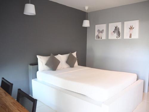Sichon Modern House Hotel near Navita Bar.Cafe&Restaurant