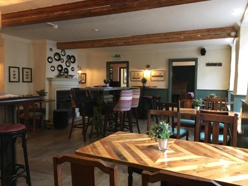 White Hart Inn - image 5