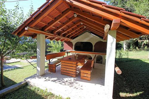 Iekārtas, House Marko Breze in Breze