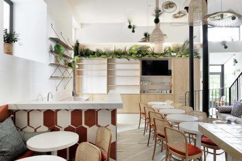 Caulaincourt Montmartre by Hiphophostels – Paris, TX