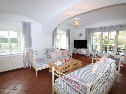  Luxurious Apartment in Klagenfurt with Terrace, Pension in Klagenfurt bei Maria Saal