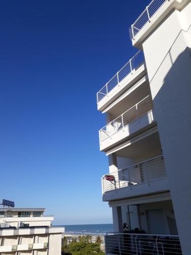 FRONTE MARE-CENTRALE-Riviera Palace-Giulianova-Apartment-nei mesi di Luglio e Agosto Prenotazioni solo da Sabato a Sabato