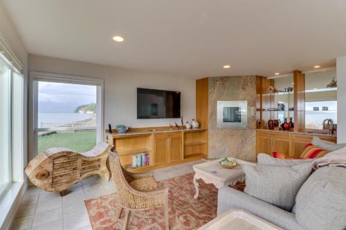 Camano Island Waterfront Modern Splendor - image 3