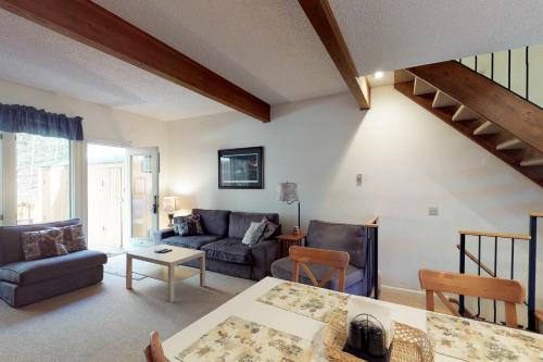 18 Winding Way in McHenry, USA