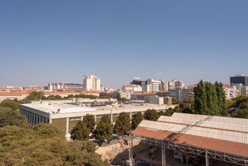 Hotel Canada - image 12