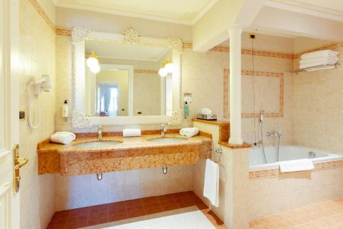 Gardaland Hotel - image 4