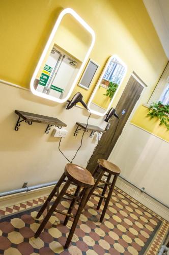 Palmers Lodge Swiss Cottage - Hostel Room Type - Bed in 4 Bed Premier Female Dormitory Room with Private Bathroom