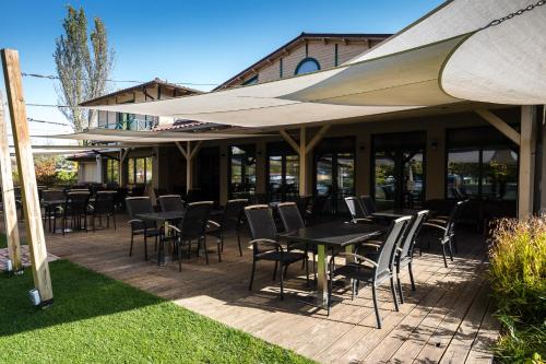 Duna Garden Hotel - image 13