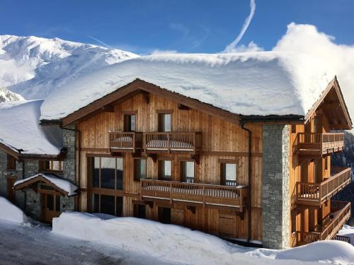 Apartment with Mountain View