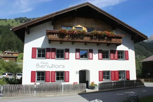 Ferienwohnungen Haus Bergflora in Bach, Österreich