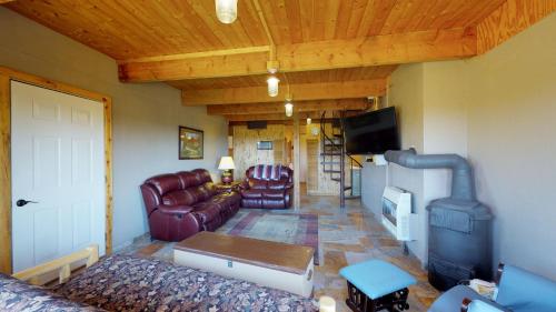Juniper Ridge 5 BR Family Cabin - image 4
