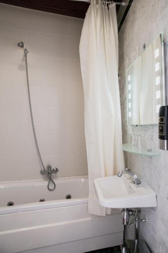 Hotel Atlanta - image 13