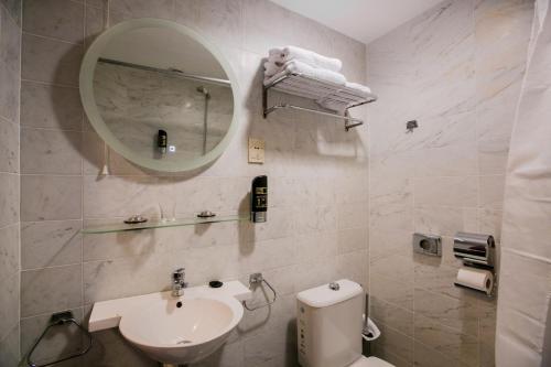 Hotel Atlanta - image 8