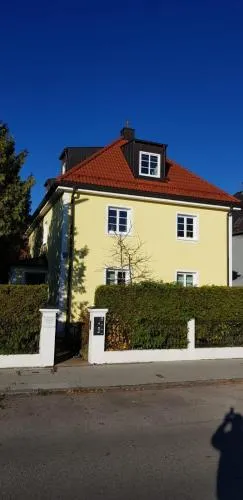 Helle und ruhige Dachgeschosswohnung in München, Deutschland