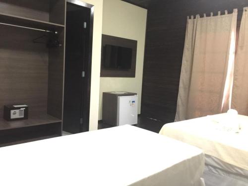 Standard Quadruple Room image 7