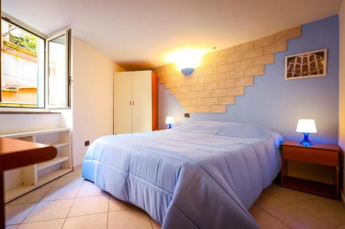  The Pumpkin Flat above Square Plebiscito!, Ferienwohnung in Neapel