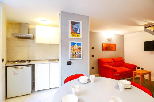  The Pumpkin Flat above Square Plebiscito! in Neapel