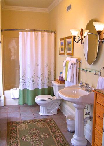 Lyndon House Bed & Breakfast - image 6