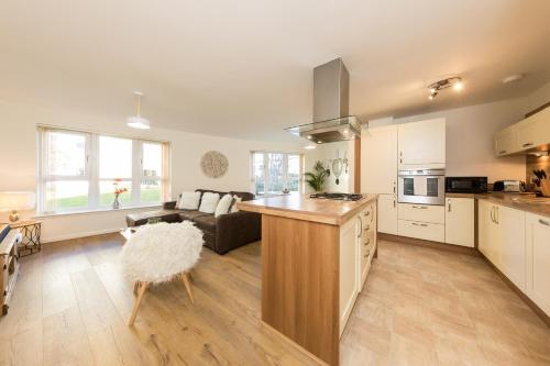 THE BROCH, Ground Floor City Centre Apartment, sleeps 6 in Perth