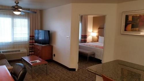 Hawthorn Suites by Wyndham Victorville