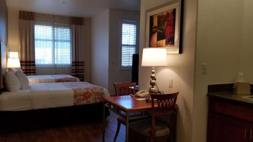 Hawthorn Suites by Wyndham Victorville