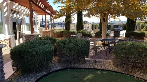 Hawthorn Suites by Wyndham Victorville