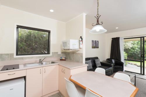 Kauri Park Motel in เครีเครี่