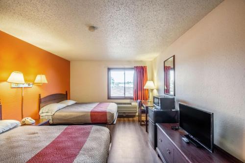 Motel 6-Saukville WI - image 9