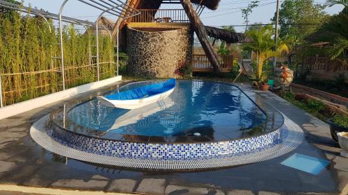 Swimming pool, Mekong Delta Ricefield Lodge in An Binh