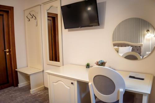 Ana Boutique - image 7