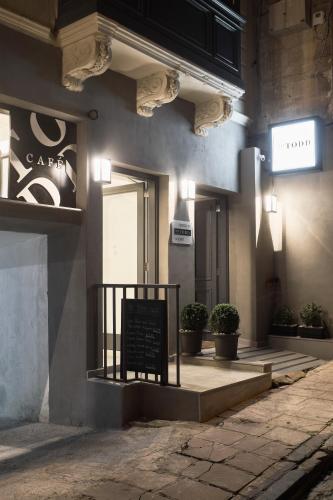 Entrada, Mr. Todd Hotel in Sliema