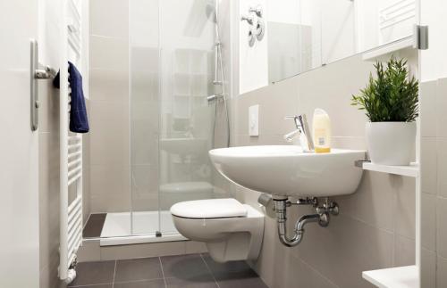 SC 04 by ROCKCHAIR Apartments l SUPERHOST Status l 4 Bedrooms Boxspringbeds 2 Bathrooms Balcony Elevator - Cozy Family & Business Flair welcomes you!, Berlino (foto 7)