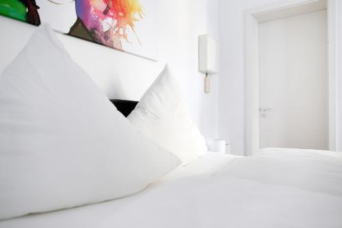 SWINE by ROCKCHAIR Apartments l SUPERHOST Status l Cozy Family & Business Flair in City Center Mitte Modern Studio Boxspringbed welcomes you!, Berlino (foto 10)