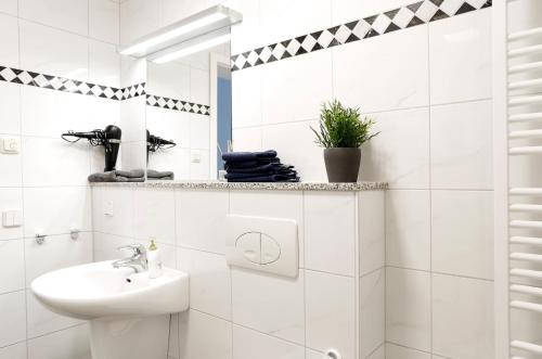 SWINE by ROCKCHAIR Apartments l SUPERHOST Status l Cozy Family & Business Flair in City Center Mitte Modern Studio Boxspringbed welcomes you!, Berlino (foto 7)