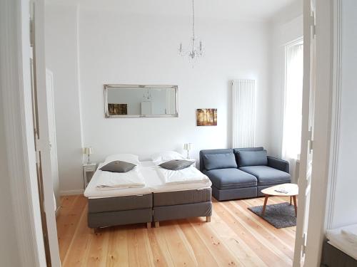 LANG Re by ROCKCHAIR Apartments l SUPERHOST Status l 2 Bedrooms Boxspringbeds in City Center - Cozy Family & Business Flair welcomes you!, Berlín