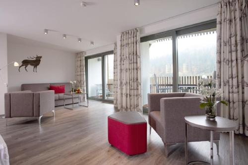 设施服务, 特劳贝通巴赫酒店 (Hotel Traube Tonbach) in 拜尔斯布龙