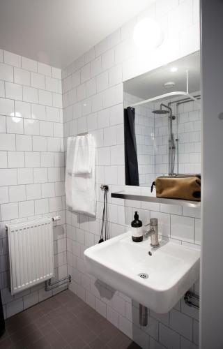 The Studio Hotel - image 4