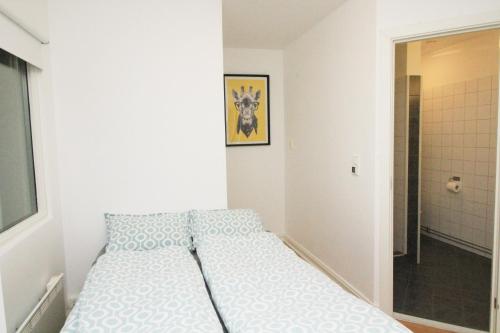 Nordic Host - City Center 2 Bed / 2 Bath - Skippergata - 3 minutes from station - image 11