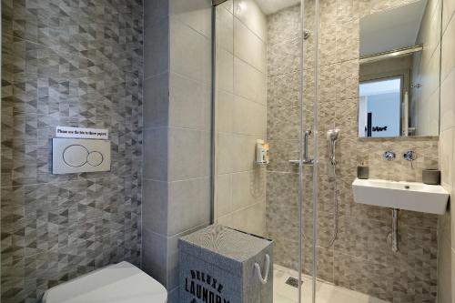 Studio Apartment image 9