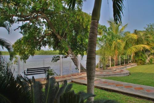 Kert, Hotel Lagoon - Pet Friendly in Subteniente López