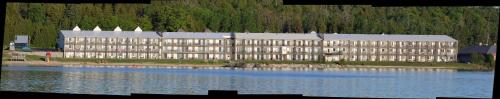 AmericInn by Wyndham Saint Ignace Lakefront