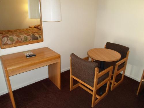 EZ 8 Motel Newark - image 6